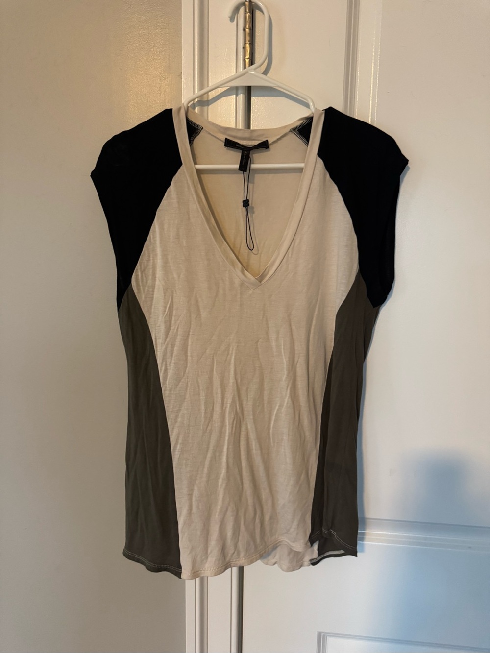 BCBGMAXAZRIA Colorblock V Neck Top Black Cream Olive Size S
